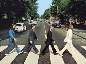 50 anni fa, quando i Beatles attraversavano le strisce di “Abbey Road”