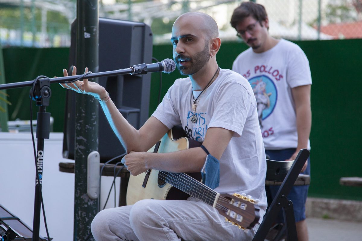 Continuo a suonare blues con Andrea Borasco e continuo con i miei spettacoli molto articolati e tematici: poesie e canzoni