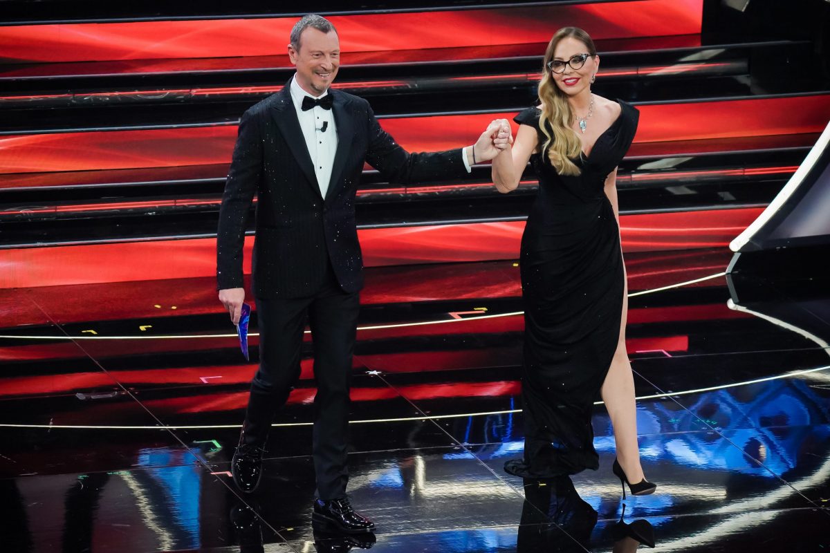 Sanremo 2022, la prima serata. L'emozione di Amadeus, ritmi veloci Ornella Muti