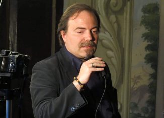 Danilo Caravà è regista, drammaturgo e critico teatrale